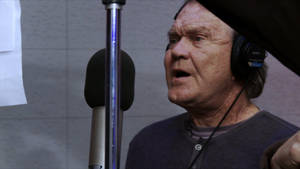 American Songwriter Glen Campbell In The Studio Wallpaper