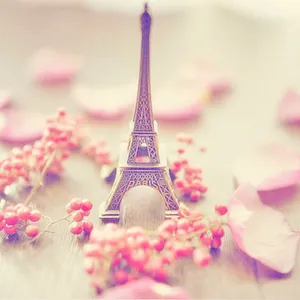 An Ode To Love & Paris Wallpaper
