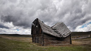 An Old Barn In The Middle Of Idaho's Grassland Wallpaper