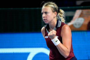 Anett Kontaveit In Red Fist Pump Wallpaper