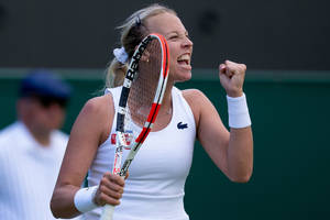 Anett Kontaveit In White Doing Cheer Wallpaper