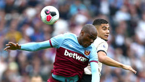 Angelo Ogbonna In Action On Field Wallpaper