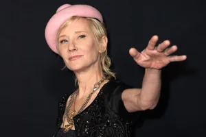Anne Heche Pink Hat Wallpaper