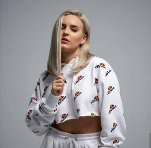 Anne-marie Ellesse Wallpaper