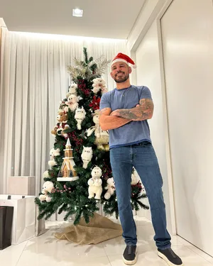 Antônio Rodrigo Nogueira With Christmas Hat Wallpaper
