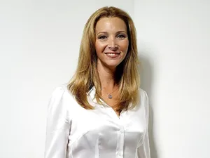 Appealing Photograph Of Lisa Kudrow Wallpaper