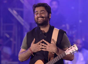Arijit Singh Singing Live With Guitar Wallpaper
