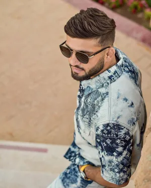 Arman Tsarukyan, Confidently Cool In A Polo & Sunglasses Wallpaper