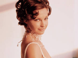 Ashley Judd Short Hairstyle Wallpaper