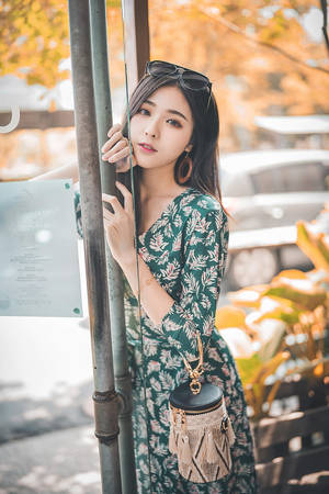 Asian Women Wearing Sunglasses Wallpaper