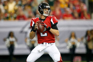 Atlanta Falcons Matt Ryan Pauses Wallpaper