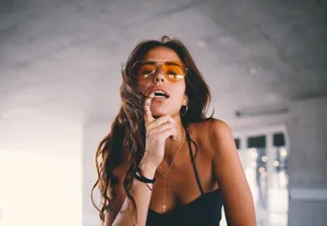 Attractive And Sexy Mujer Madura Wallpaper