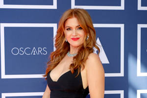 Australian Actress Isla Fisher Sexy Gown At Oscars Wallpaper