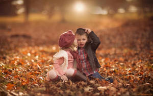 Autumn Leaves Kissing Hd Wallpaper