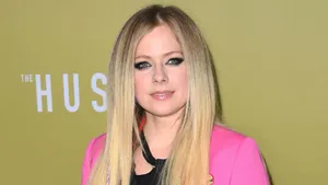 Avril Lavigne The Hustle Wallpaper