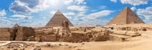 Awe-inspiring View Of The Great Sphinx And Majestic Pyramids Of Giza Wallpaper