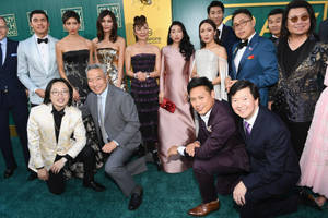 Awkwafina Crazy Rich Asians Group Wallpaper