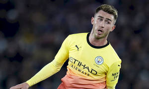 Aymeric Laporte Yellow Gradient Jersey Wallpaper