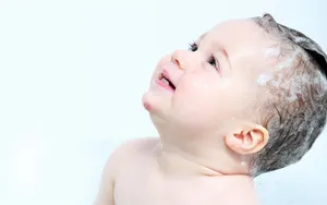Baby Love Taking A Bath Wallpaper