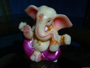 Bal Ganesh Shiny Figurine Wallpaper