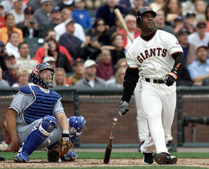 Barry Bonds Looking Up Wallpaper