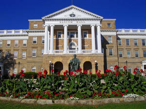 Bascom Hall Building In Madison Wallpaper