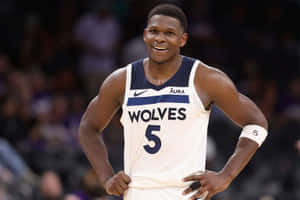 Basketball Player Smiling Court Wallpaper