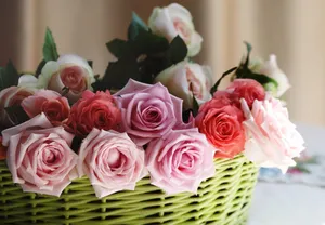 Beautiful Bouquet Of Sharp Roses Wallpaper
