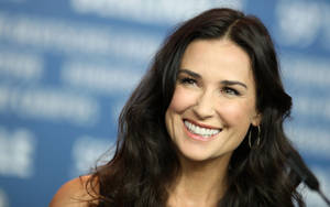 Beautiful Hollywood Actress Demi Moore Smile Wallpaper