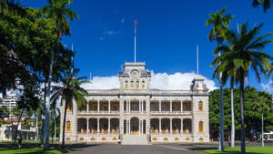 Beautiful Iolani Palace In Hawaii Wallpaper