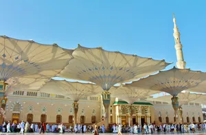 Beautiful Mosque People Gathered Wallpaper