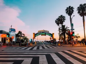 Beautiful Santa Monica Pier Sign Wallpaper