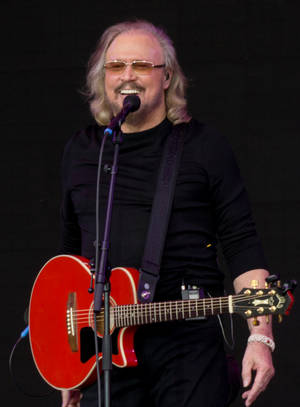 Bee Gees Barry Gibb Glastonbury Festival 2017 Wallpaper