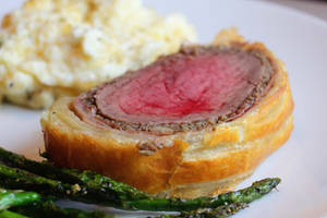 Beef Wellington Asparagus Plate Wallpaper