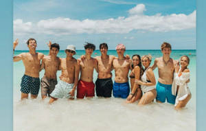 Ben Azelart With Friends On Beach Wallpaper