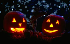 Best Friends Celebrating Halloween Aesthetically Wallpaper