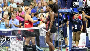 Bethanie Mattek-sands Vs Serena Williams Wallpaper