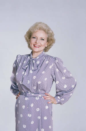 Betty White As Rose Nylund Wallpaper