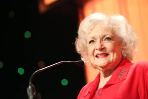 Betty White Hero Dog Awards Wallpaper