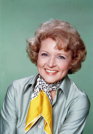 Betty White Show Photoshoot Wallpaper