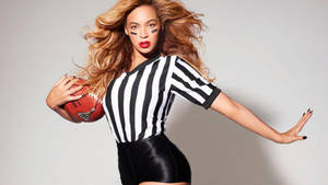 Beyonce Rocks An American Football Outfit Wallpaper