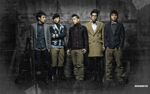 Bigbang Modern Vintage Fashion Wallpaper