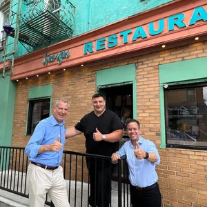 Bill De Blasio With Business Owners Wallpaper