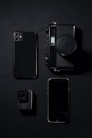 Black Aesthetic Iphone Gadgets Collection Wallpaper