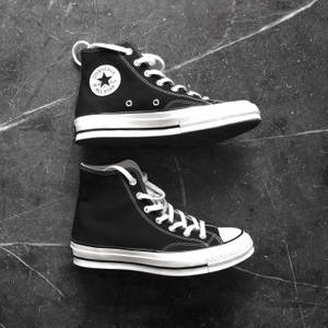 Black All-stars Converse Wallpaper