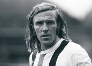 Black And White German Soccer Player Günter Netzer Tight Shot Wallpaper