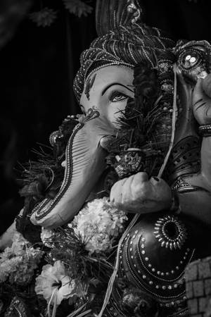 Black And White God Ganesh Statue Wallpaper