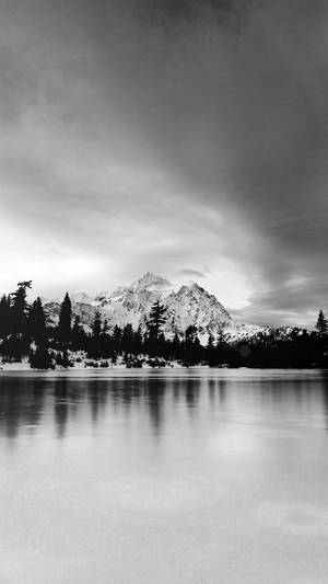 Black And White Iphone Lake View Wallpaper