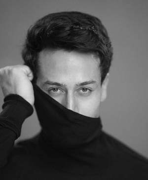 Black And White Tiger Shroff Wallpaper