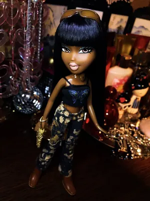 Black Bratz Dolls Partying Wallpaper